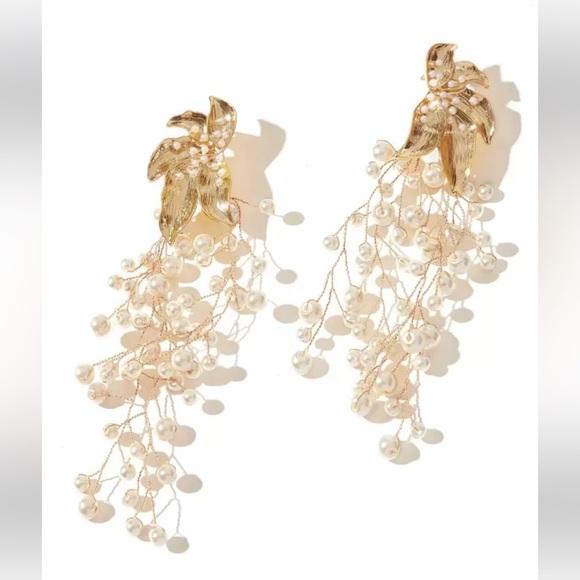 Zara Pearl Gold Leaf statement earrings - Picture 3 of 4